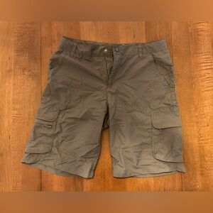 Green REI mid rise hiking shorts - women’s size 8